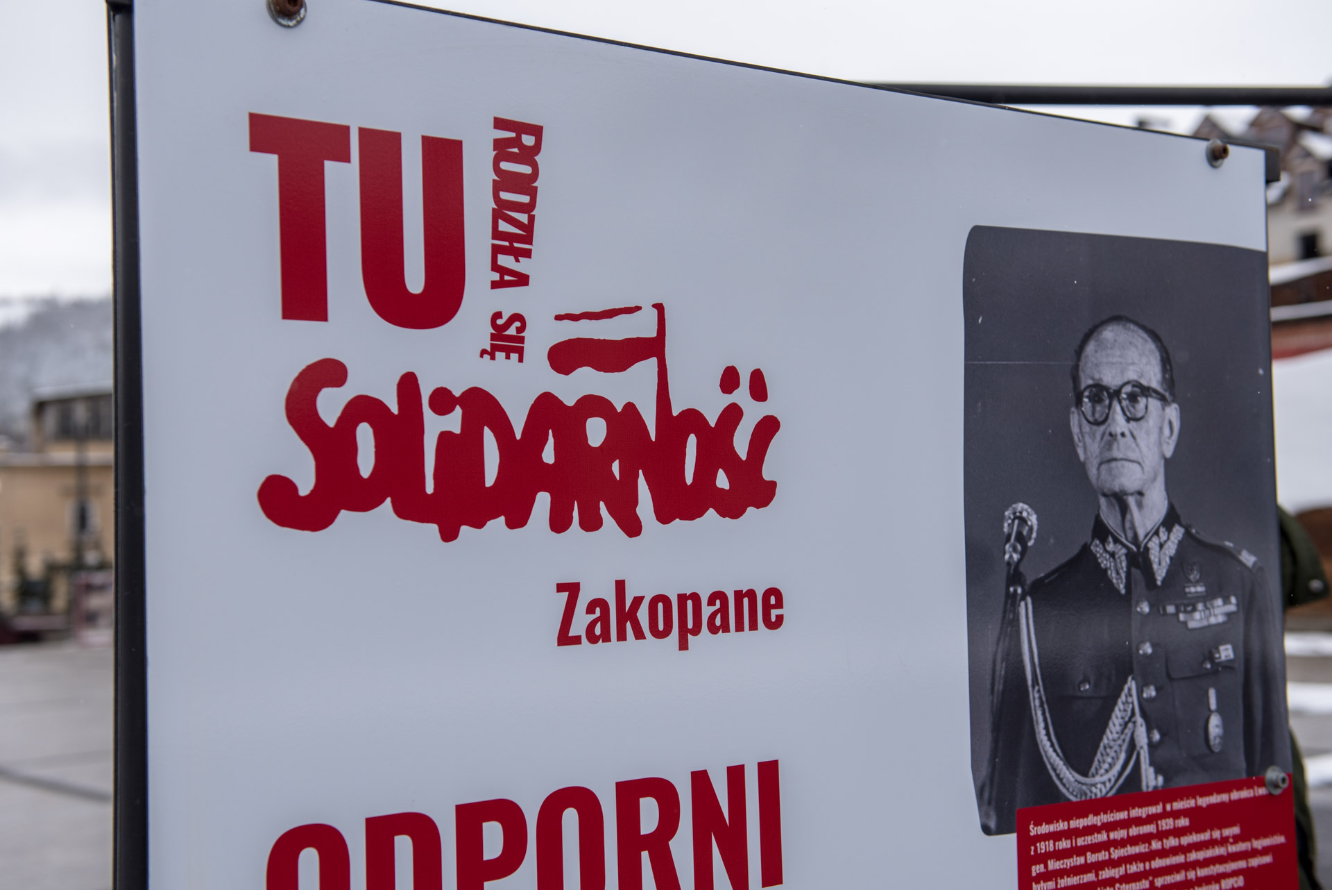 2021 04 16 Wystawa Solidarnosc na Placu Niepodleglosci Zakopane2236